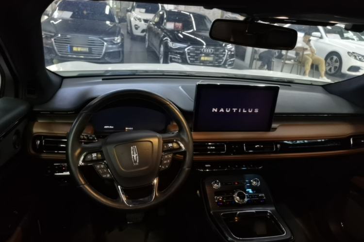 Used Lincoln Nautilus 2021 2.0T Four-Wheel Drive Luxury Edition Center Console