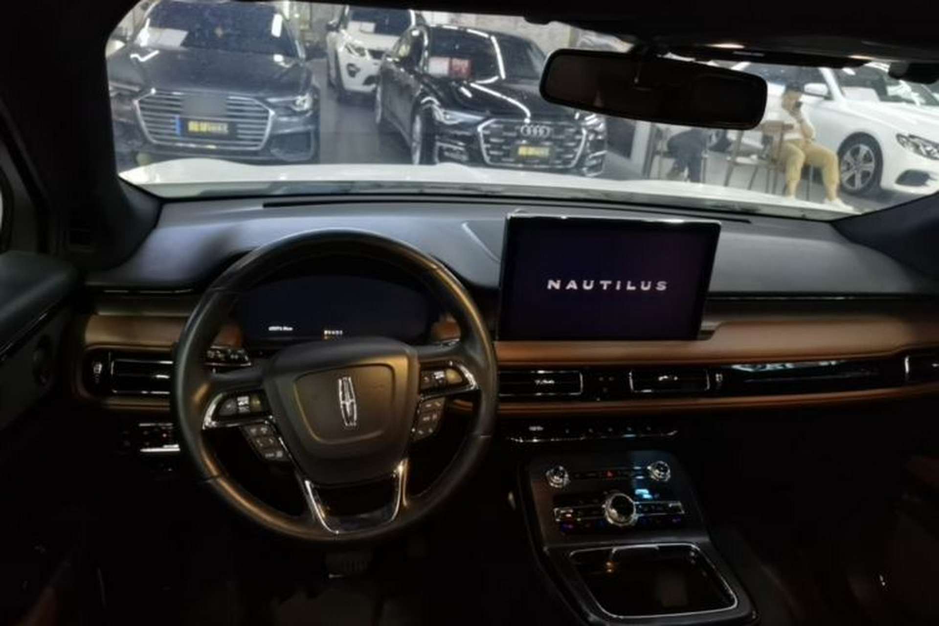 Used Lincoln Nautilus 2021 2.0T Four-Wheel Drive Luxury Edition Center Console