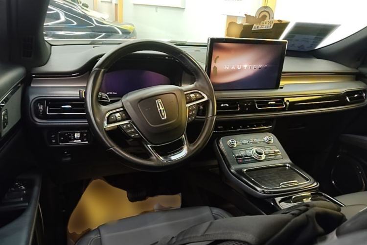 Used Lincoln Nautilus 2021 2.0T Four-Wheel Drive Luxury Edition Center Console