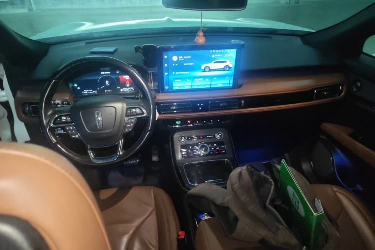 Used Lincoln Nautilus 2021 2.0T Four-Wheel Drive Luxury Edition Center Console