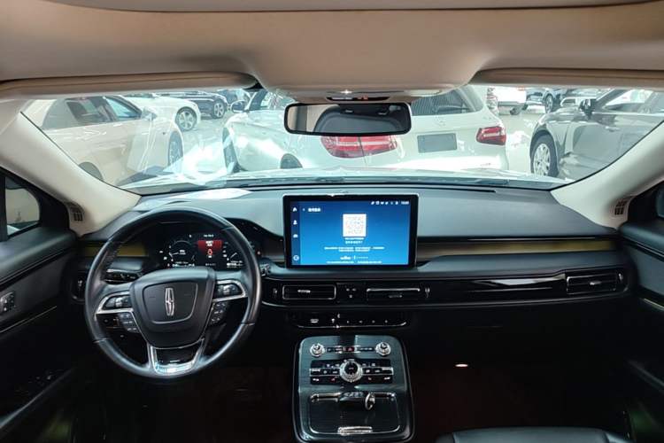 Used Lincoln Nautilus 2021 2.0T Four-Wheel Drive Luxury Edition Center Console