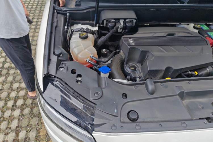 Used Lincoln Nautilus 2021 2.7T Four-Wheel-Drive Presidential Edition Engine Bay Right