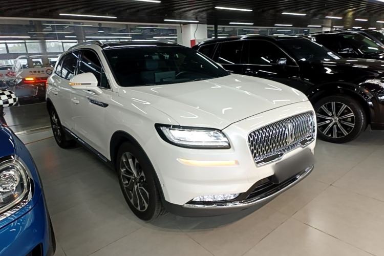 Used Lincoln Nautilus 2021 2.0T Four-Wheel Drive Luxury Edition Front Right 45 Deg