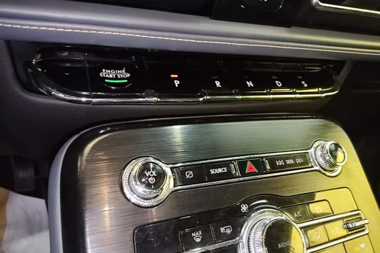 Used Lincoln Nautilus 2021 2.0T Four-Wheel Drive Luxury Edition Gear Lever
