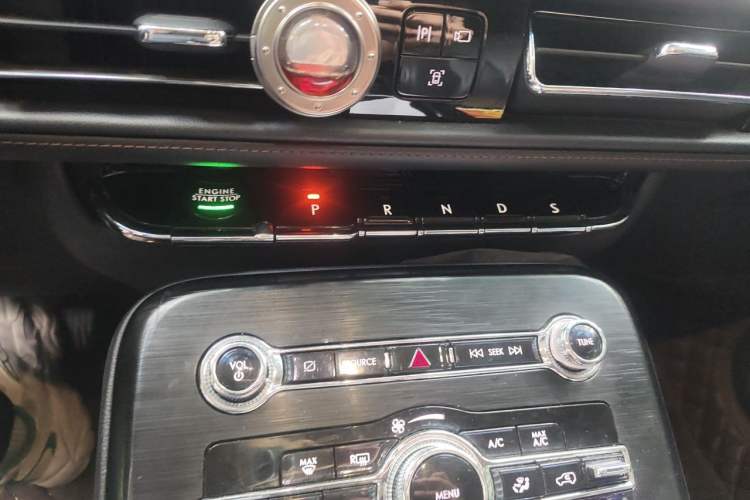 Used Lincoln Nautilus 2021 2.0T Four-Wheel Drive Luxury Edition Gear Lever