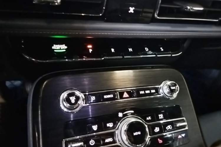 Used Lincoln Nautilus 2021 2.0T Four-Wheel Drive Luxury Edition Gear Lever