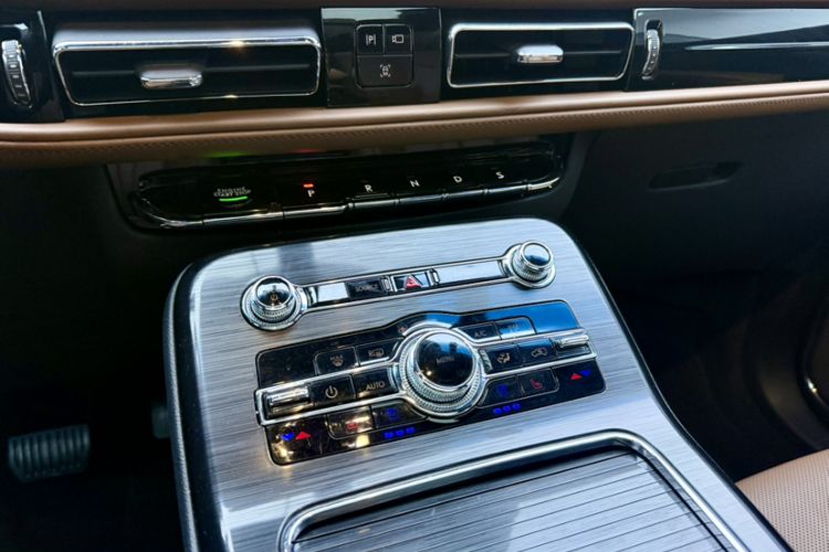 Used Lincoln Nautilus 2021 2.0T Four-Wheel Drive Luxury Edition Interior 9