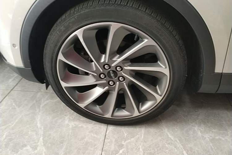 Used Lincoln Nautilus 2021 2.7T Four-Wheel Drive Prestige Edition Left Front Wheel Hub