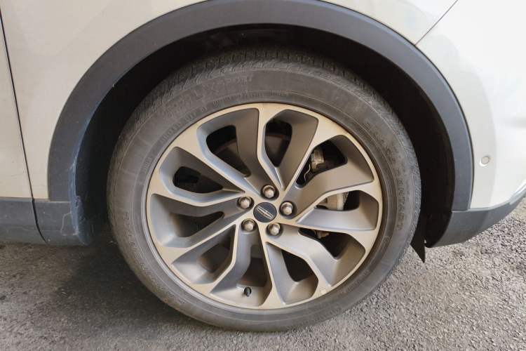 Used Lincoln Nautilus 2021 2.0T Four-Wheel Drive Luxury Edition Right Front Wheel Hub