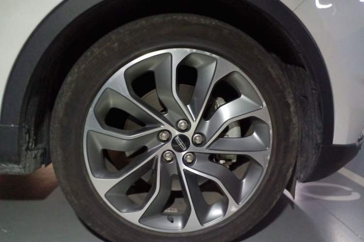 Used Lincoln Nautilus 2021 2.0T Four-Wheel Drive Luxury Edition Right Front Wheel Hub