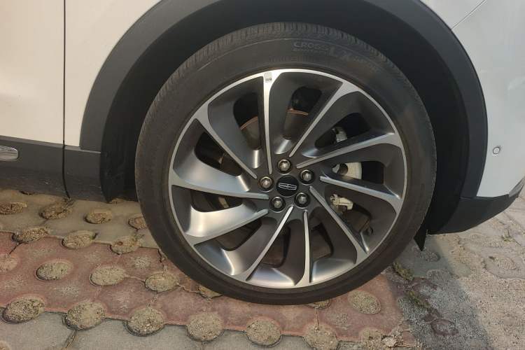 Used Lincoln Nautilus 2021 Revised Version 2.7T Four-Wheel Drive Prestige Edition Right Front Wheel Hub