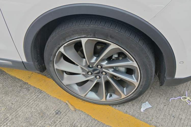 Used Lincoln Nautilus 2021 2.7T Four-Wheel Drive Prestige Edition Right Front Wheel Hub