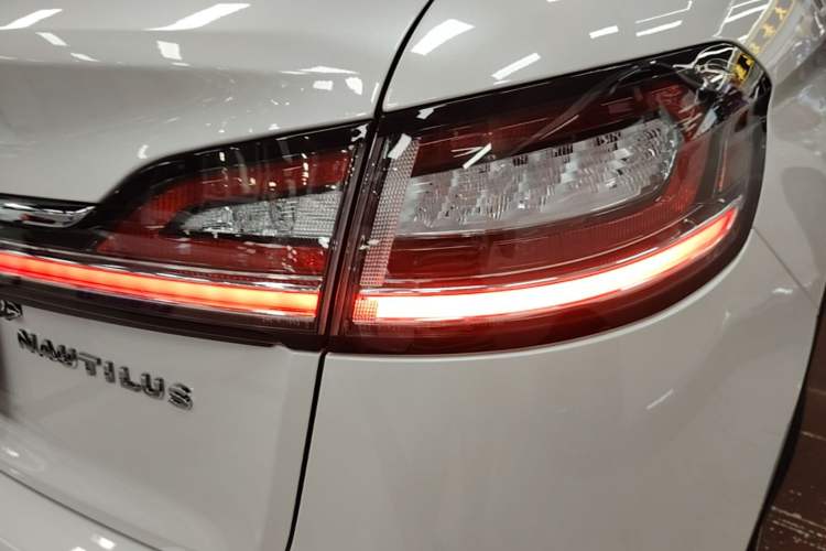 Used Lincoln Nautilus 2021 2.0T Four-Wheel Drive Luxury Edition Right Rear Taillight