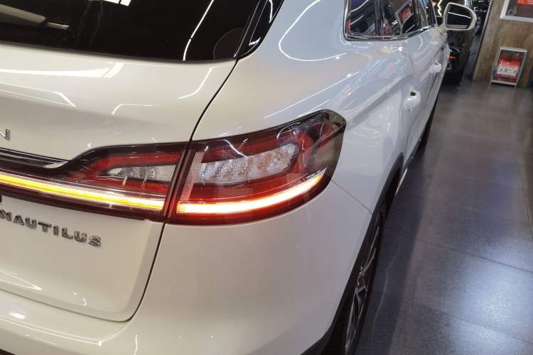 Used Lincoln Nautilus 2021 2.0T Four-Wheel Drive Luxury Edition Right Rear Taillight