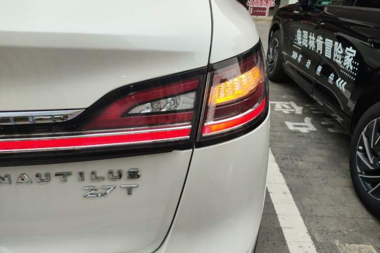 Used Lincoln Nautilus 2021 Revised Version 2.7T Four-Wheel Drive Prestige Edition Right Rear Taillight