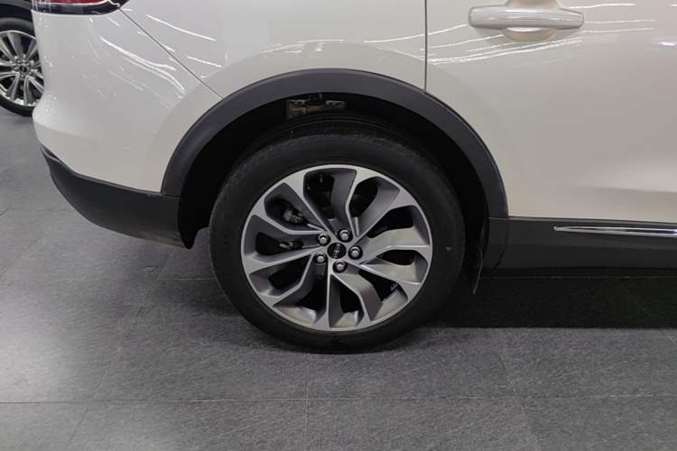 Used Lincoln Nautilus 2021 2.0T Four-Wheel Drive Luxury Edition Right Rear Wheel Hub