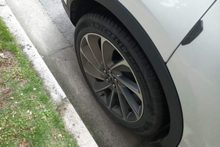 Used Lincoln Nautilus 2021 2.7T Four-Wheel Drive Prestige Edition Right Rear Wheel Hub
