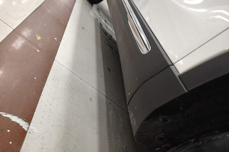 Used Lincoln Nautilus 2021 2.0T Four-Wheel Drive Luxury Edition Right Side Sill