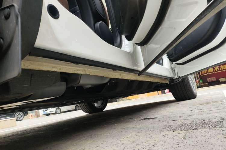 Used Lincoln Nautilus 2021 Revised Version 2.7T Four-Wheel Drive Prestige Edition Right Side Sill