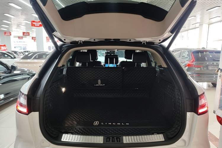 Used Lincoln Nautilus 2021 2.0T Four-Wheel Drive Luxury Edition Trunk