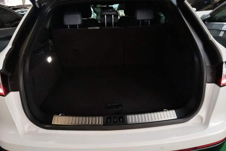 Used Lincoln Nautilus 2021 2.0T Four-Wheel Drive Luxury Edition Trunk