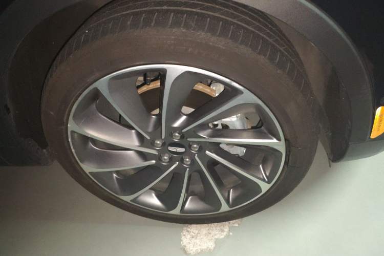 Used Lincoln Nautilus 2022 2.7T Four-Wheel Drive Centennial Limited Edition Right Front Wheel Hub