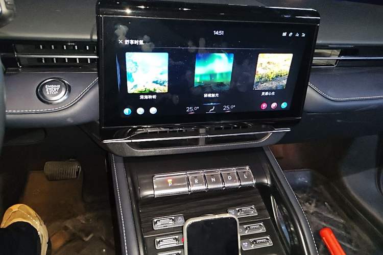 Used Lincoln Nautilus 2023 2.0T All-Wheel-Drive Luxury Edition Audio And AC Panel