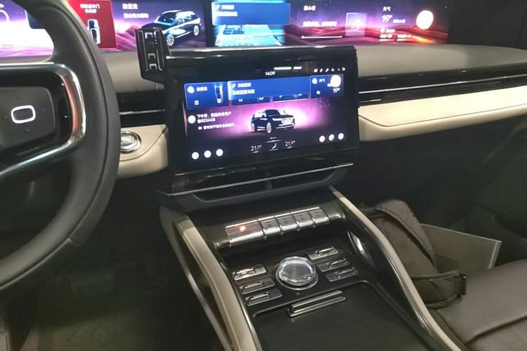 Used Lincoln Nautilus 2023 2.0T All-Wheel-Drive Luxury Hybrid Edition Audio And AC Panel