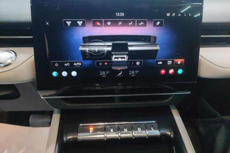 Used Lincoln Nautilus 2023 2.0T All-Wheel-Drive Luxury Edition Audio And AC Panel