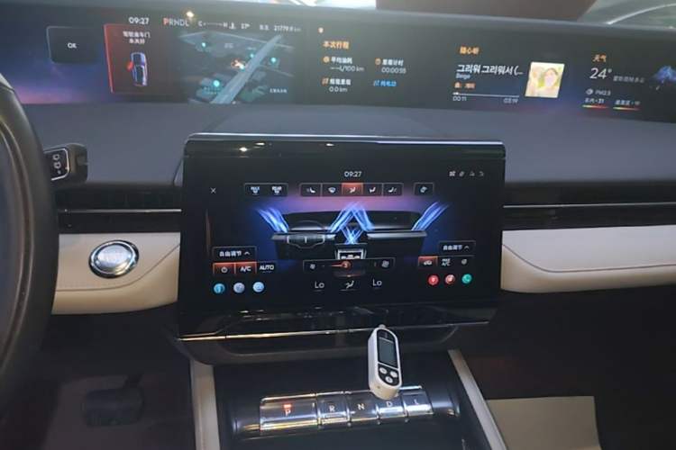 Used Lincoln Nautilus 2023 2.0T All-Wheel-Drive Luxury Hybrid Edition Audio And AC Panel