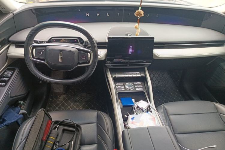 Used Lincoln Nautilus 2023 2.0T Four-Wheel Drive Luxury Edition Center Console