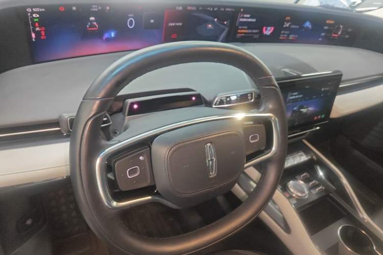 Used Lincoln Nautilus 2023 2.0T Four-Wheel Drive Luxury Edition Center Console