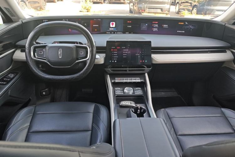 Used Lincoln Nautilus 2023 2.0T All-Wheel-Drive Luxury Edition Center Console