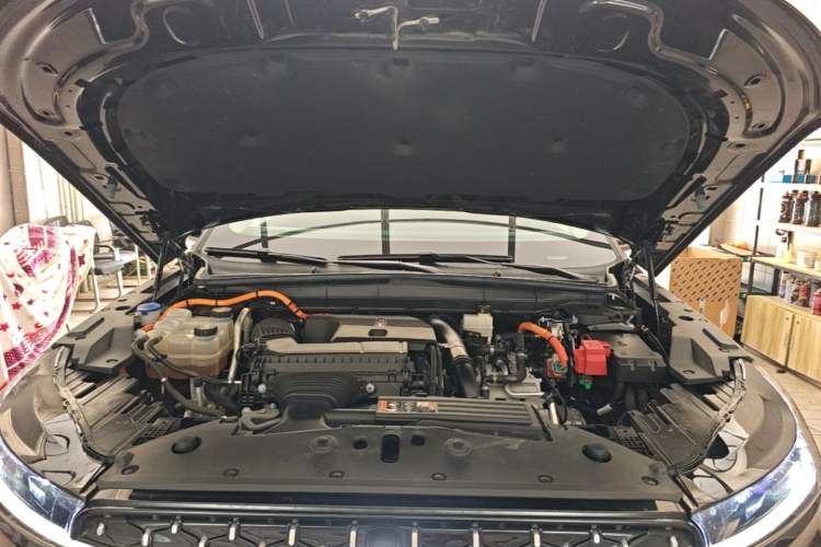 Used Lincoln Nautilus 2023 2.0T All-Wheel-Drive Luxury Hybrid Edition Engine Bay