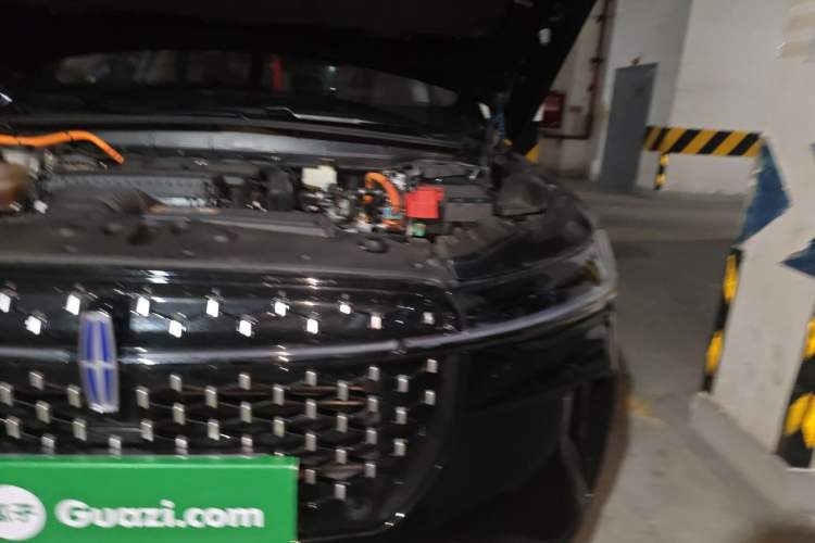 Used Lincoln Nautilus 2023 2.0T All-Wheel-Drive Luxury Hybrid Edition Engine Bay Left