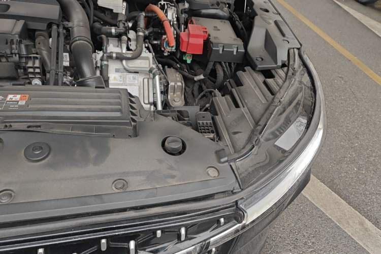 Used Lincoln Nautilus 2023 2.0T All-Wheel-Drive Luxury Hybrid Edition Engine Bay Left
