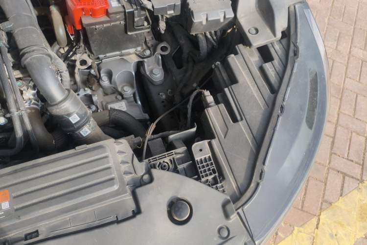 Used Lincoln Nautilus 2023 2.0T All-Wheel-Drive Luxury Edition Engine Bay Left