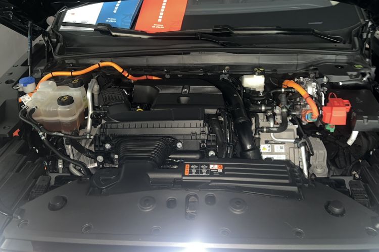 Used Lincoln Nautilus 2023 2.0T All-Wheel-Drive Luxury Hybrid Edition Engine Bay