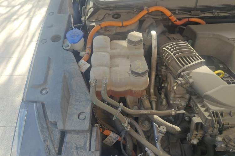 Used Lincoln Nautilus 2023 2.0T All-Wheel-Drive Zunrui Hybrid Version Engine Bay Right