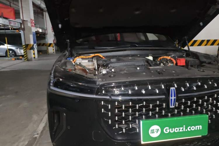Used Lincoln Nautilus 2023 2.0T All-Wheel-Drive Luxury Hybrid Edition Engine Bay Right