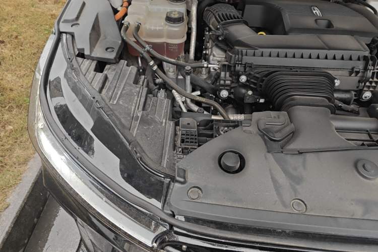 Used Lincoln Nautilus 2023 2.0T All-Wheel-Drive Luxury Hybrid Edition Engine Bay Right