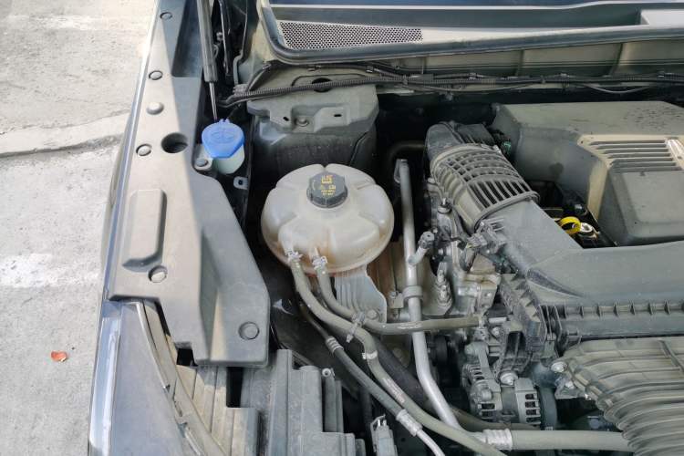 Used Lincoln Nautilus 2023 2.0T All-Wheel-Drive Luxury Edition Engine Bay Right