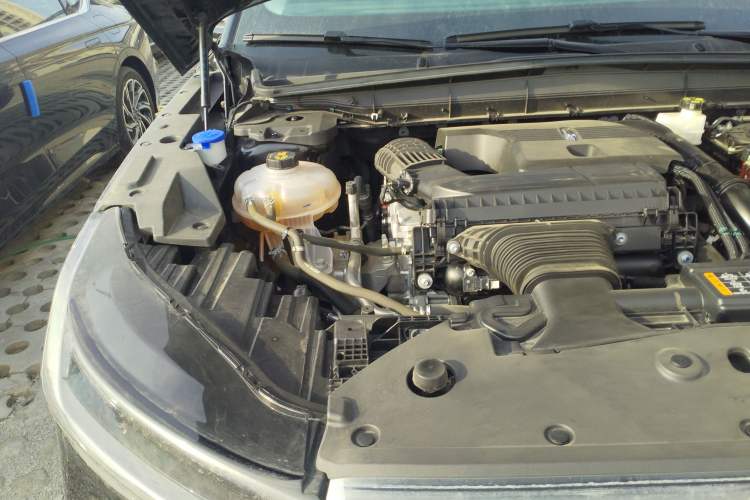 Used Lincoln Nautilus 2023 2.0T Four-Wheel Drive Luxury Edition Engine Bay Right