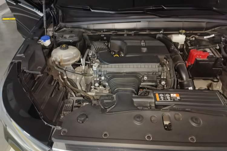 Used Lincoln Nautilus 2023 2.0T All-Wheel-Drive Luxury Edition Engine Bay Right