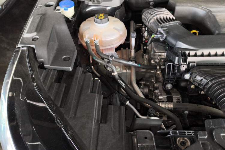 Used Lincoln Nautilus 2023 2.0T All-Wheel-Drive Luxury Edition Engine Bay Right