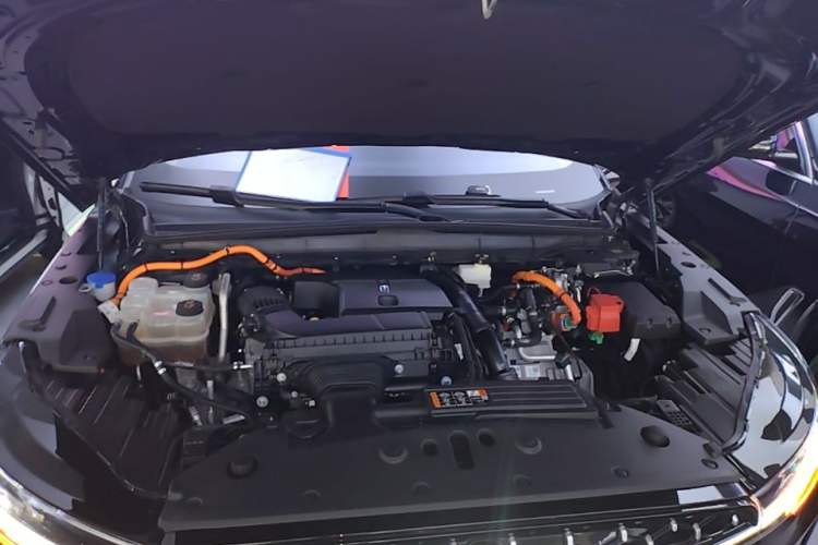 Used Lincoln Nautilus 2023 2.0T All-Wheel-Drive Luxury Hybrid Edition Engine Bay