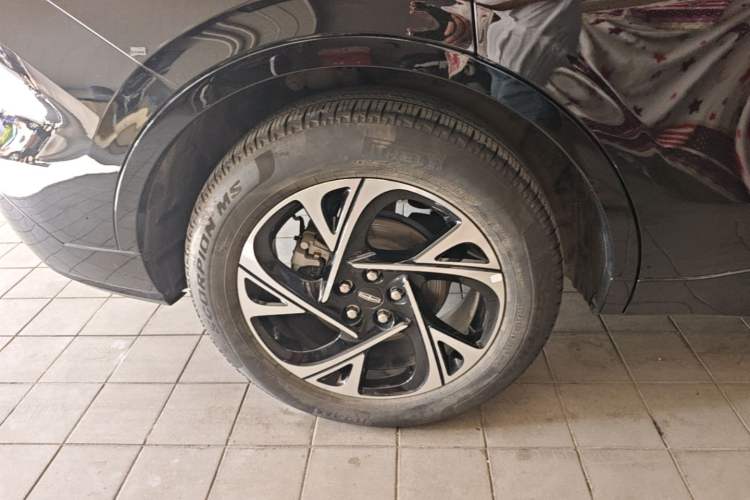 Used Lincoln Nautilus 2023 2.0T All-Wheel-Drive Luxury Hybrid Edition Exterior 5