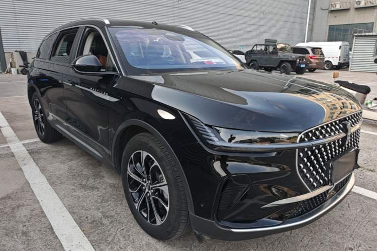 Used Lincoln Nautilus 2023 2.0T All-Wheel-Drive Luxury Edition Front Right 45 Deg