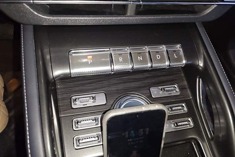 Used Lincoln Nautilus 2023 2.0T All-Wheel-Drive Luxury Edition Gear Lever