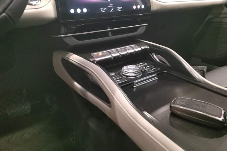 Used Lincoln Nautilus 2023 2.0T All-Wheel-Drive Luxury Hybrid Edition Gear Lever